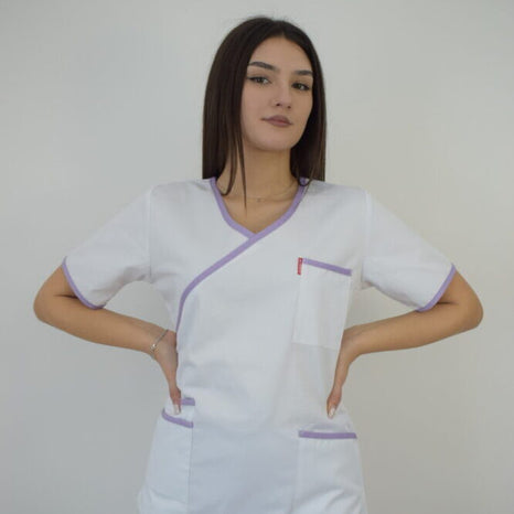 Uniforma Pentru Femei A08 Alb + Mov Deschis Cu Pantaloni Albi
