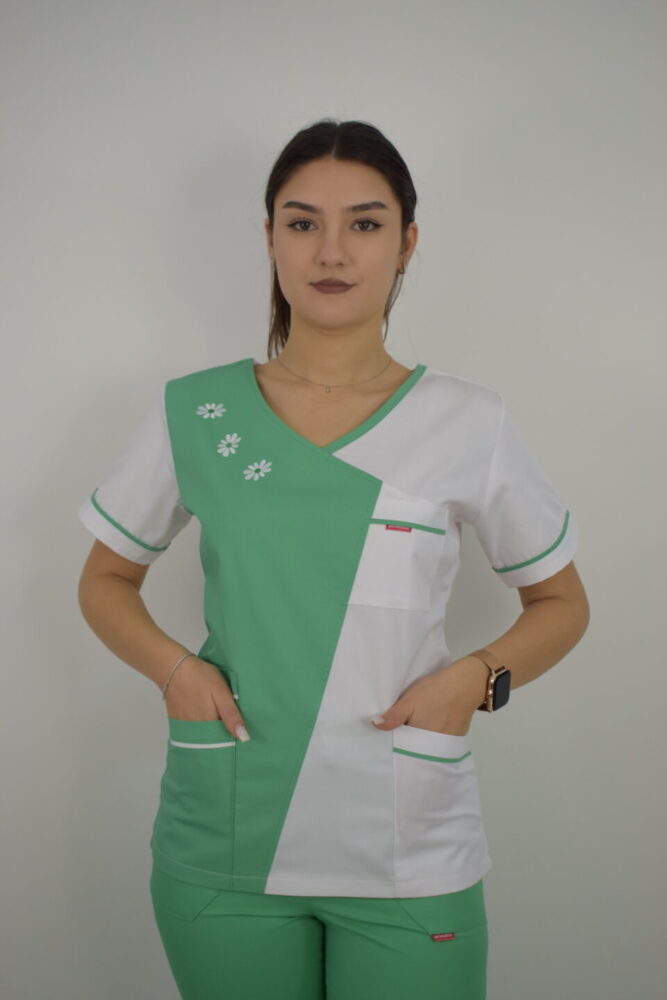 Uniforma Pentru Femei Model A02BC Verde Deschis Cu Pantaloni