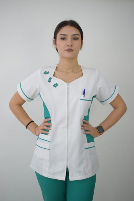 Uniforma Pentru Femei Model Brodat A05 Alb + Verde Inchis Cu Pantaloni