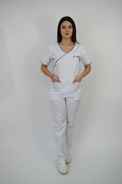 Uniforma Pentru Femei A08 Alb + Mov Deschis Cu Pantaloni Albi