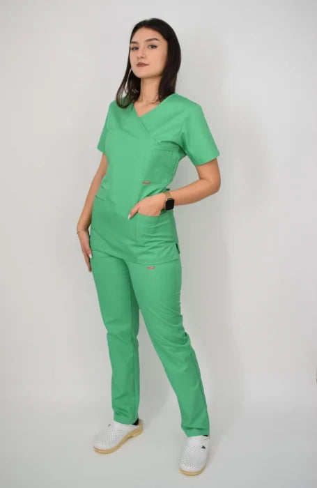 Uniforma Pentru Femei D06 Verde Deschis Cu Pantaloni